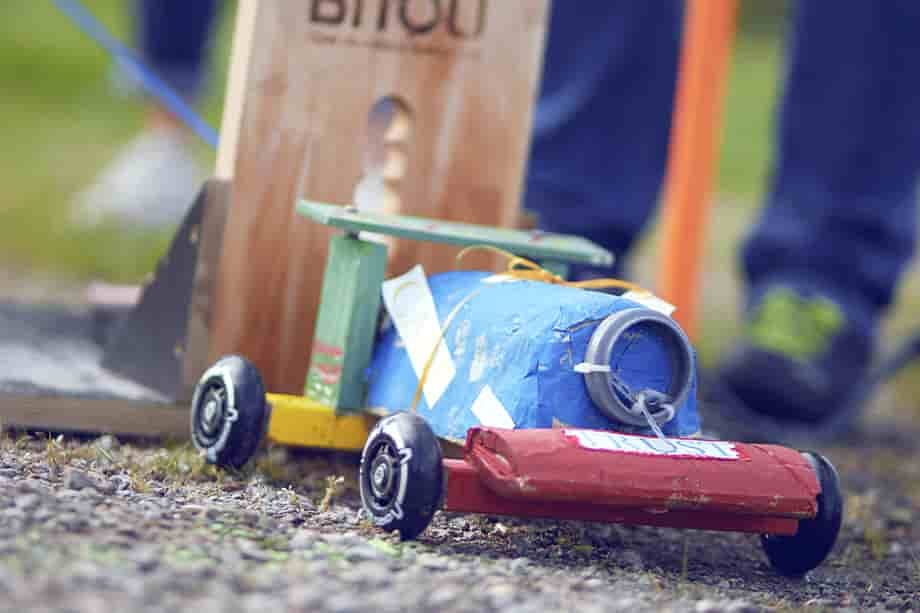 BITOU-Teamevent Raketenautos bauen: Selbstgebautes Fahrzeug.