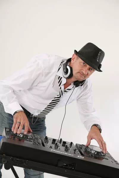 DJ Steven 4